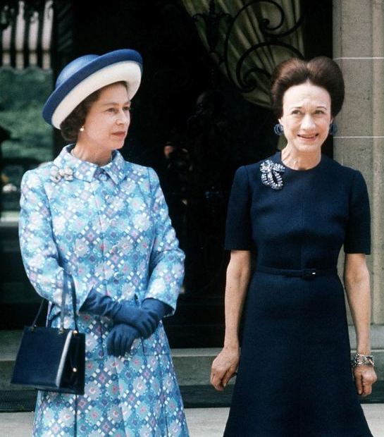 “彩虹女王”的帽子情結