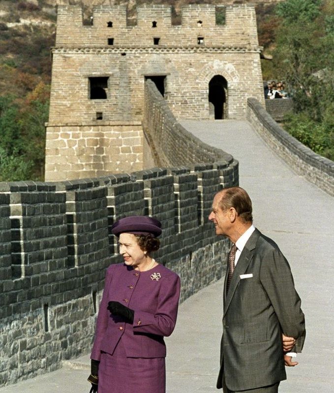 “彩虹女王”的帽子情結