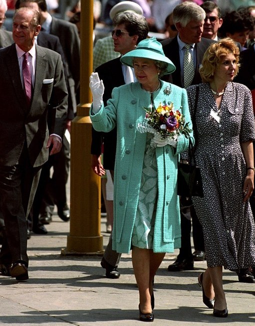 “彩虹女王”的帽子情結