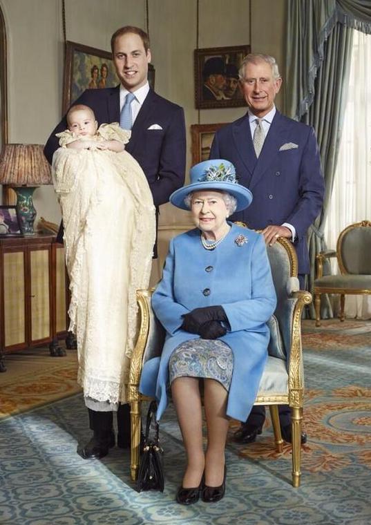 “彩虹女王”的帽子情結