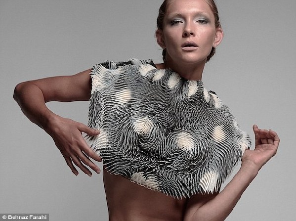 防狼利器！3D服裝可根據目光變換形狀