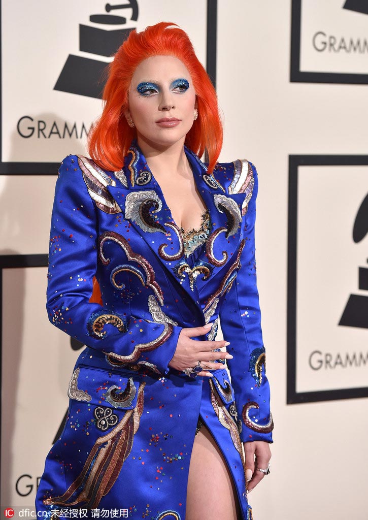 格萊美紅毯：賽琳娜與斯威夫特爭(zhēng)艷 比伯帶弟弟現(xiàn)身顯成熟