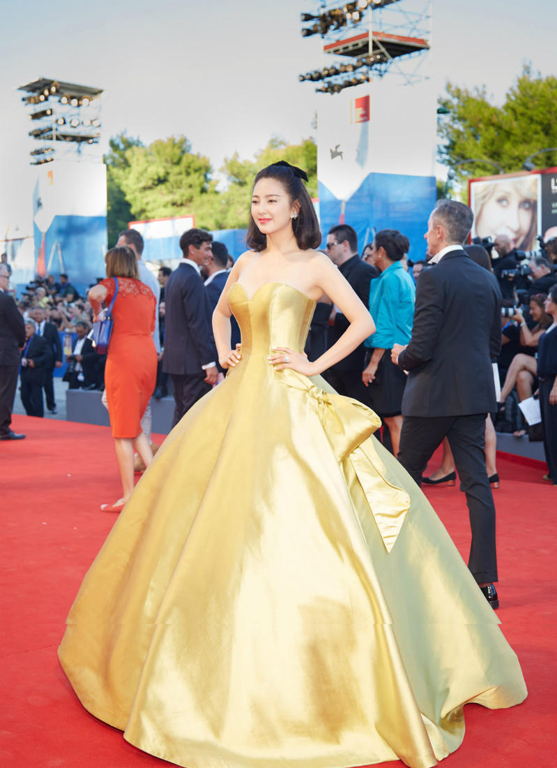 <a href=&apos;http://search.xinmin.cn/?q=威尼斯電影節&apos; target=&apos;_blank&apos; class=&apos;keywordsSearch&apos;>威尼斯電影節</a>開幕 趙薇<a href=&apos;http://search.xinmin.cn/?q=性感&apos; target=&apos;_blank&apos; class=&apos;keywordsSearch&apos;>性感</a>優雅<a href=&apos;http://search.xinmin.cn/?q=張雨綺&apos; target=&apos;_blank&apos; class=&apos;keywordsSearch&apos;>張雨綺</a>秀美胸