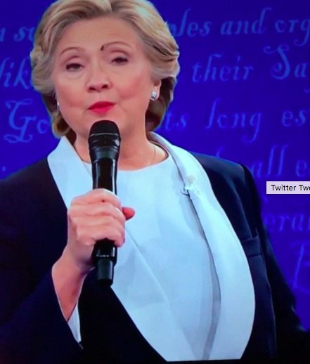 網友炸了:蒼蠅落在臉上也無感,希拉里是機器人?