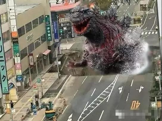 日本街頭突現天坑 政府修復效率驚人