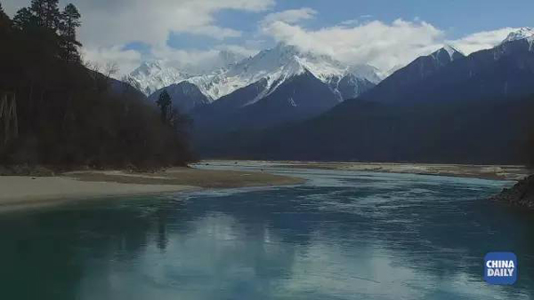 小康之路：他們?cè)?jīng)是伐木人，如今卻成了護(hù)林員和藏香廠老板丨解碼中國