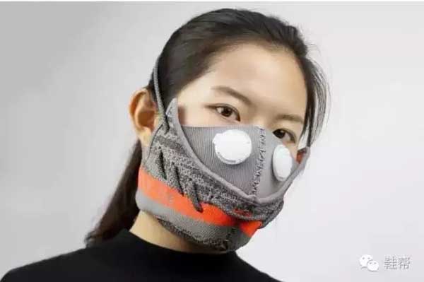 上萬美元的Yeezy運動鞋變身防霾口罩？