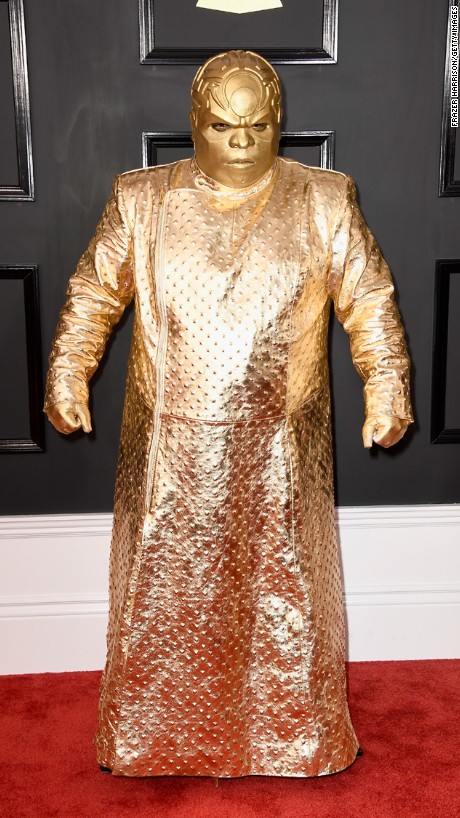 第59屆格萊美頒獎禮：歌壇大腕盛裝現身（組圖）