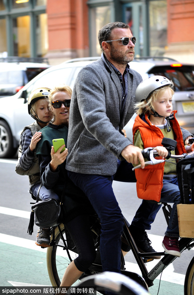 又到一年開學季 盤點好萊塢萌娃星二代上學路（組圖）