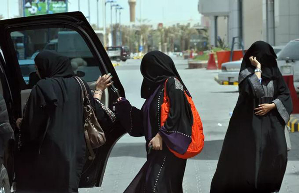 這個不準女性開車的國家，終于要有女司機啦！