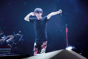 瘋狂“打call”用地道英語怎么說？