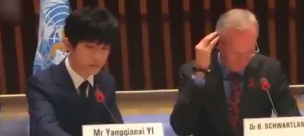 易烊千璽關(guān)曉彤做青年代表亮相世衛(wèi)總部 現(xiàn)場(chǎng)做全英文演講