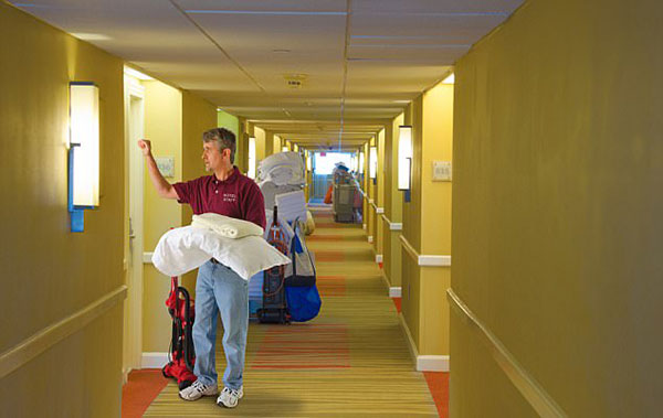 長相出眾好找工作？研究：顏值高的人找這類工作會受歧視