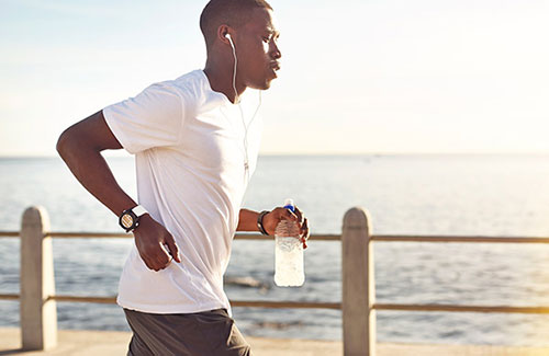 穿淺色衣服真的會更涼快嗎？