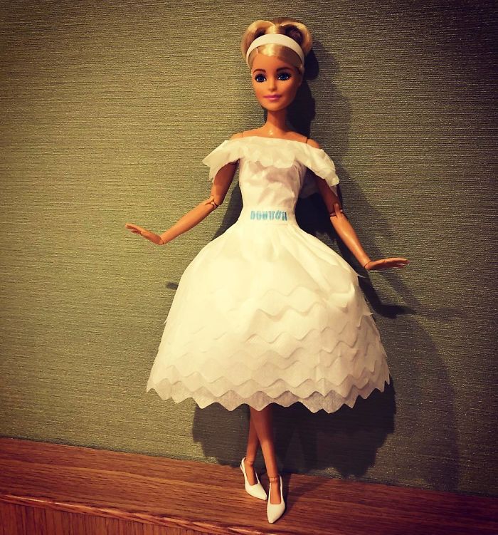 用衛(wèi)生紙給芭比娃娃做的婚紗 你最喜歡哪一件？（組圖）