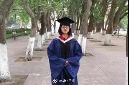 果然畢業論文的致謝才是最精彩的！感謝貓、狗、愛豆，能加的戲都加上了……