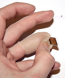 芬蘭一男子假手指內置U盤