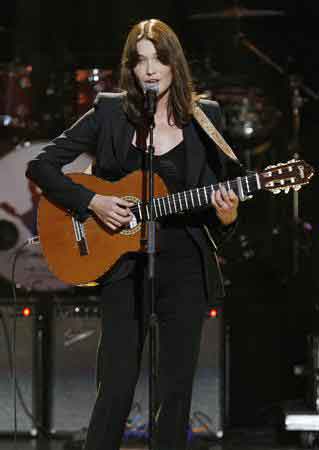 法第一夫人獻(xiàn)聲曼德拉生日音樂會