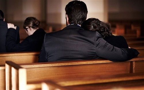 英國興起哭喪服務 一小時45英鎊