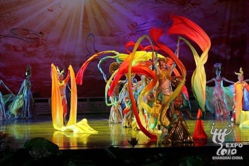 Sun and Moon in Daming Palace