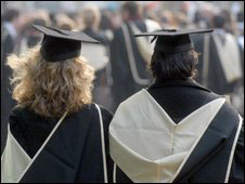 獎學(xué)金到底該發(fā)給誰?