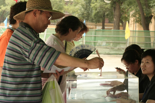 A voter casts his vote on demolishment and reconstruction of old buildings in Juixiaqiao Sub-district in Beijing, June 9, 2007. Local government and the real estate developer jointly organize the vote on Saturday to see if majority residents of over 5000 families accept the new compensation policy after failed attempts to reach an agreement through other ways. Both notary officials and supervisors are invited to monitor the vote that runs from 9 a.m. to 9 p.m. at six ballot booths. [Sun Yuqing/m.szjzcy.com]