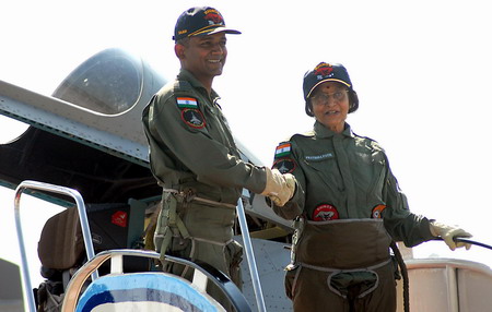 74-year-old Indian President flies in fighter jet