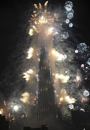 Dubai towers opens amid great fanfare