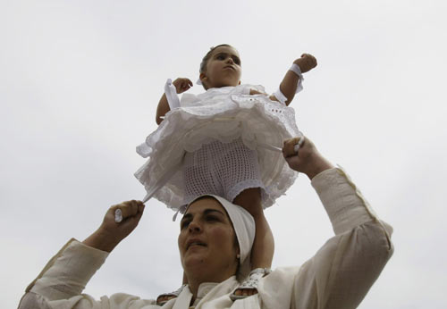 Dancing with daughters on the shoulders