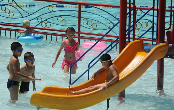 Lingering heat parches China