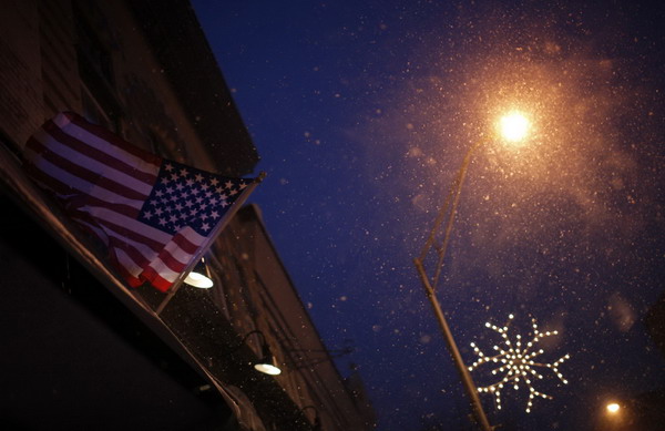 Snowstorm hits US East Coast
