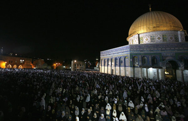 Muslim women pray during Laylat al-Qadr