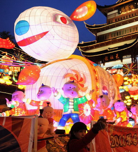 Light display dazzles for Spring Festival