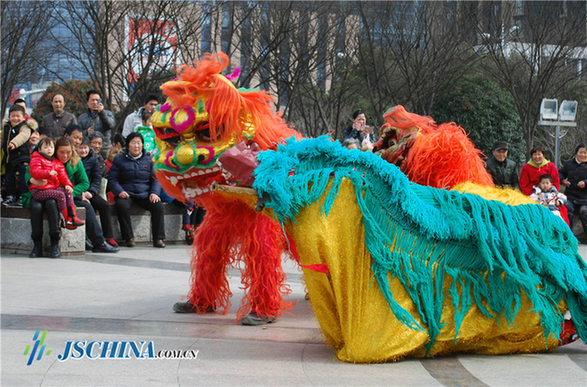Intangible cultural heritage show staged in Zhenjiang
