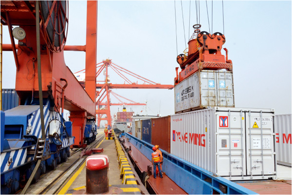 張家港口岸是長江內河流域第一批對外開放的國家一類口岸