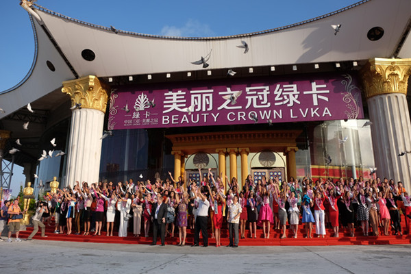 Car parade for Miss World beauties in Sanya