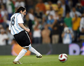 Argentina's Lionel Messi scores a penalty against Algeria during their international friendly soccer match at Camp Nou Stadium in Barcelona June 5, 2007.