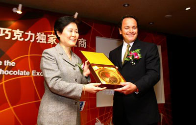 SNICKERS becomes 2008 official chocolate