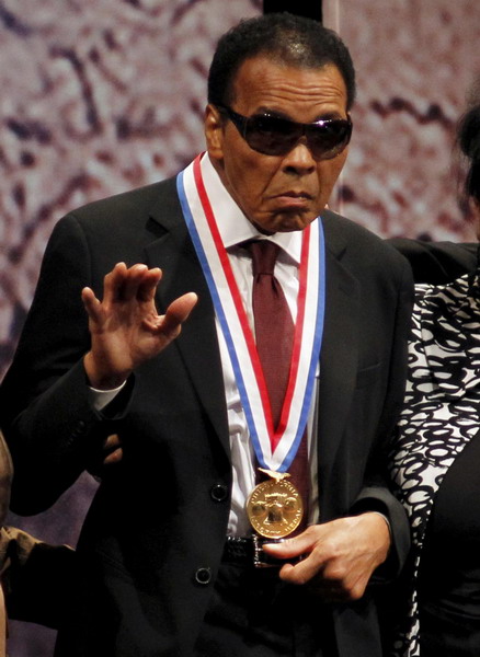 Boxing legend Ali receives Liberty Medal