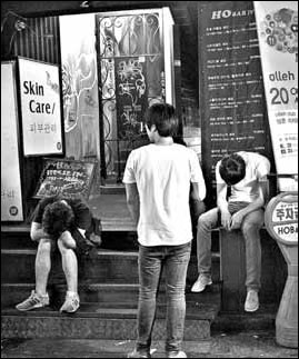 In Korea, drunkards test police