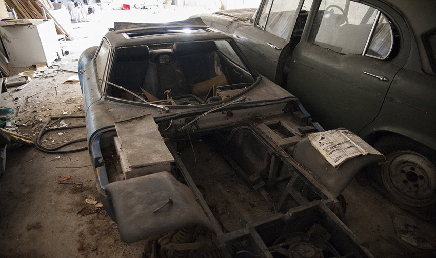 英媒曝光神秘被棄宅邸 存五輛古董車