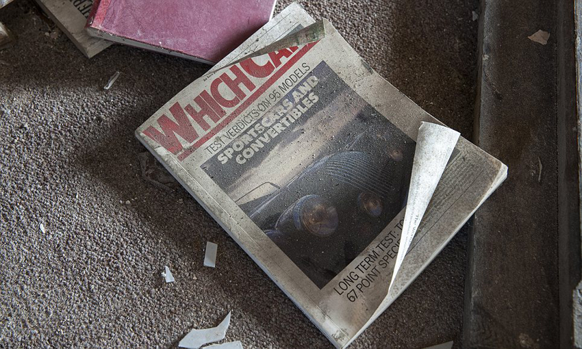 英媒曝光神秘被棄宅邸 存五輛古董車