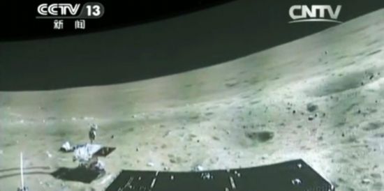 “玉兔”號結束“午休” 拍出月面全景圖片