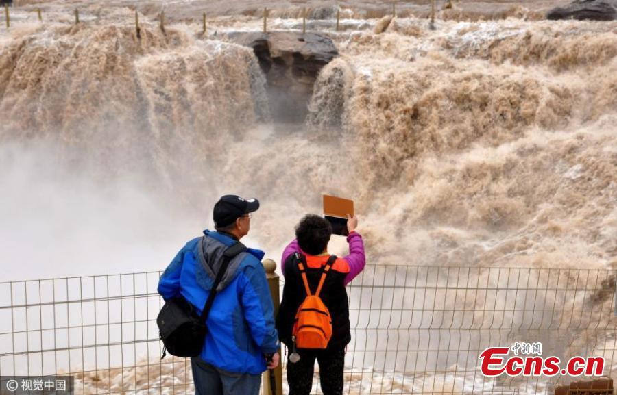 Stunning scenes at Hukou Waterfall