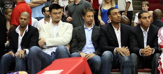 布魯克斯26分火箭四連敗 科比準三雙湖人過關