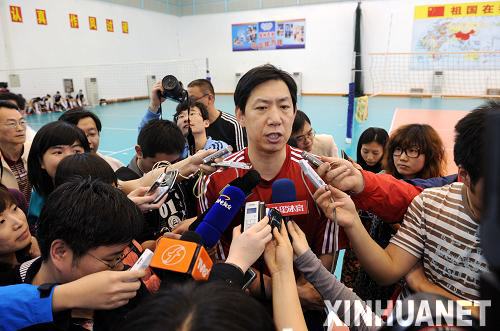 王寶泉“魔鬼訓(xùn)練” 新女排首次公開訓(xùn)練