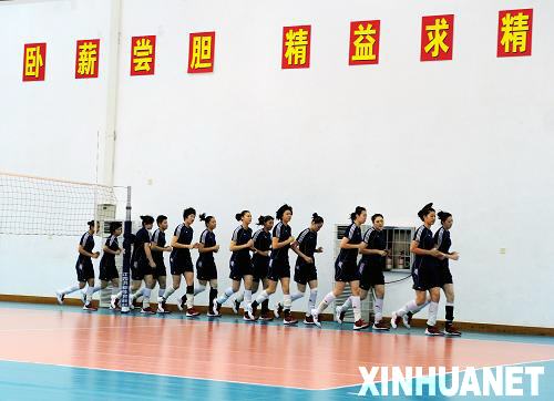 王寶泉“魔鬼訓練” 新女排首次公開訓練