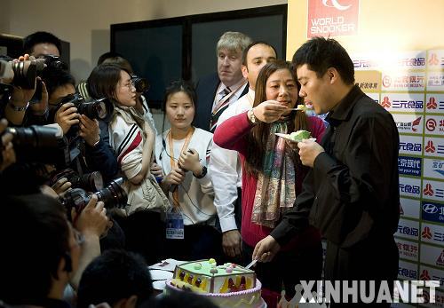 斯諾克中國賽：丁俊暉晉級八強 贏球過生日