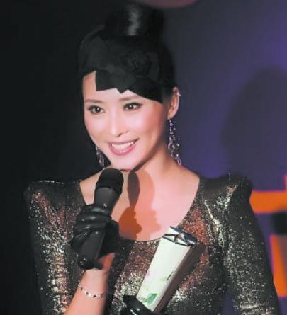 孔令輝攜神秘女赴千萬豪宅 網友指認其身份