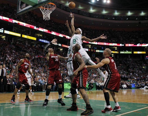 NBA季后賽：凱爾特人主場“滅火”